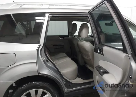 2011 Subaru Forester 2.5X Touring z USA, uszkodzony, nr VIN JF2SHBGCXBH757765